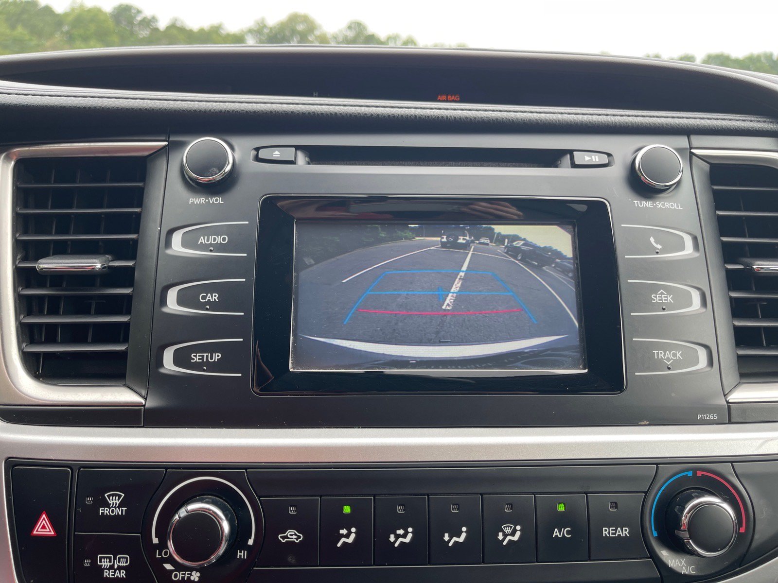 Used 2016 Toyota Highlander LE FWD image 6