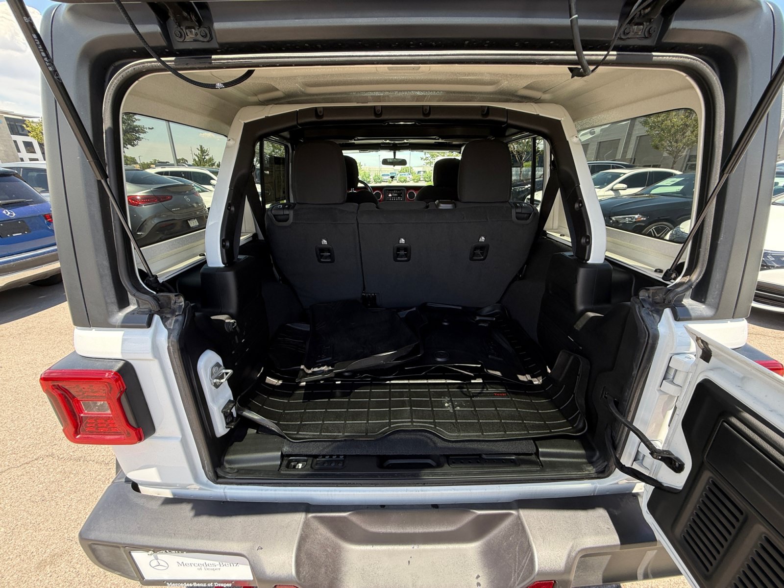 Used 2021 Jeep Wrangler Unlimited Rubicon w/ LED Lighting Group AWD/4WD image 34