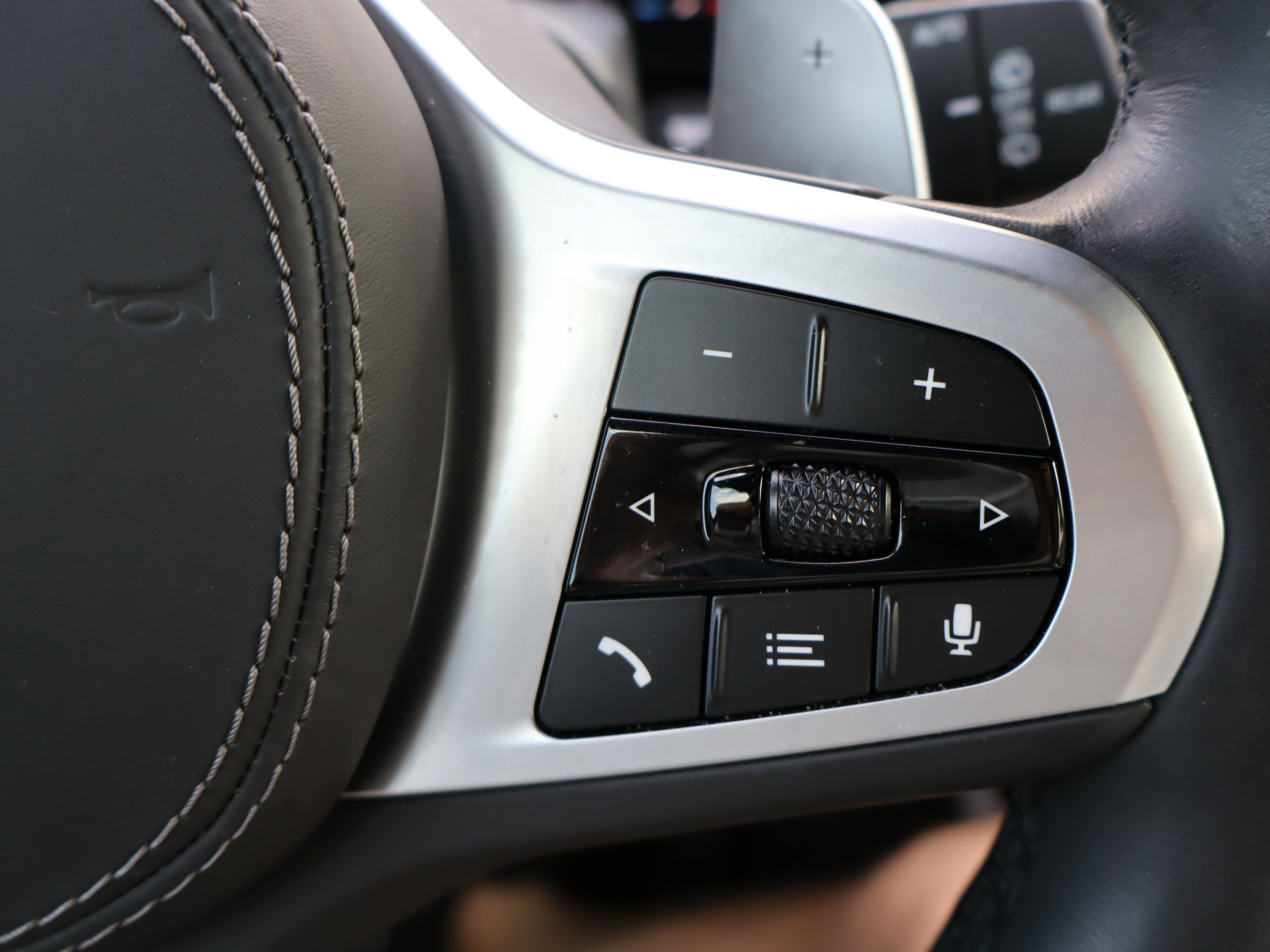 Used 2023 BMW X7 xDrive40i w/ M Sport Package image 21