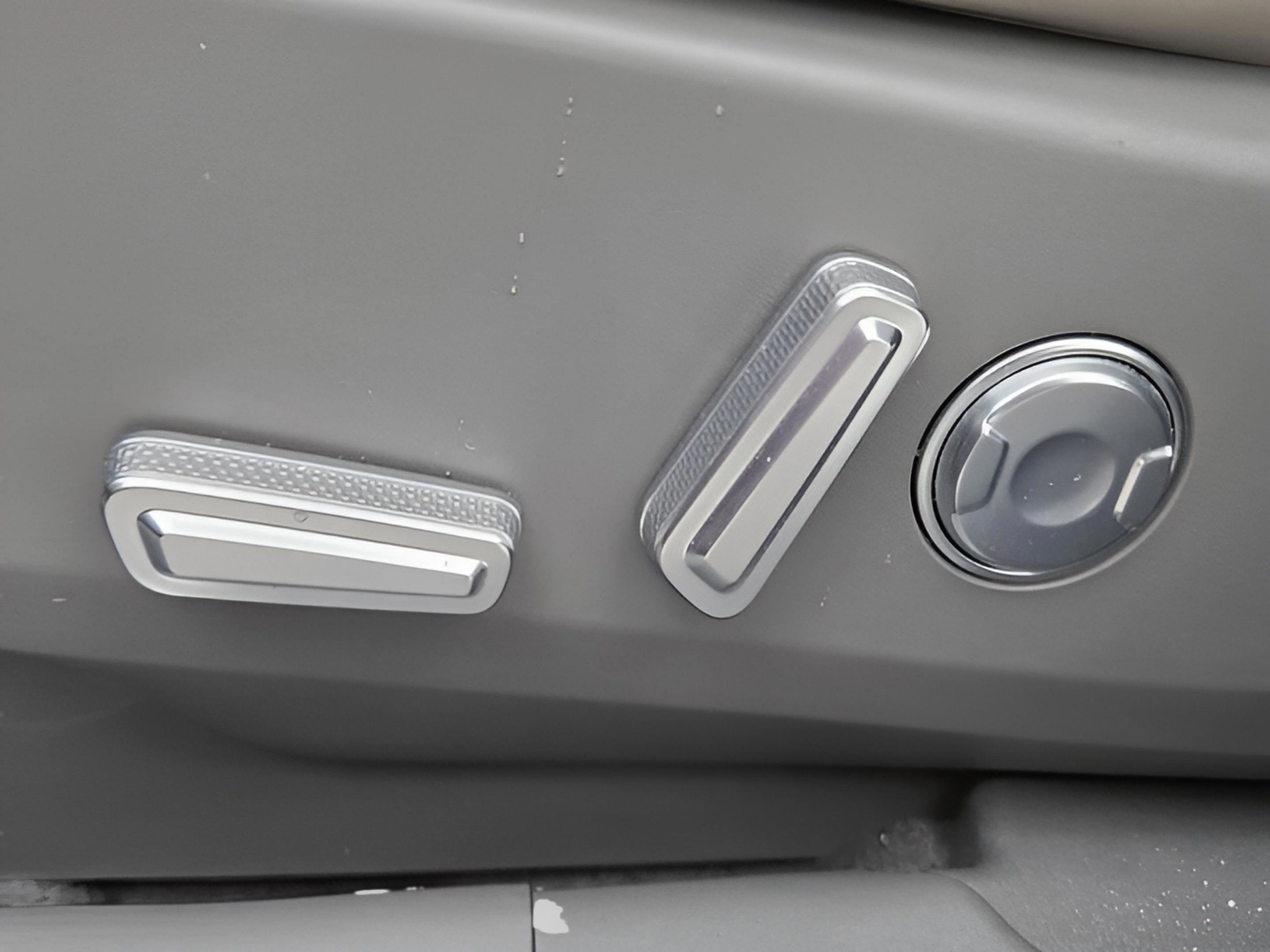 Used 2024 Lincoln Nautilus Premier image 25