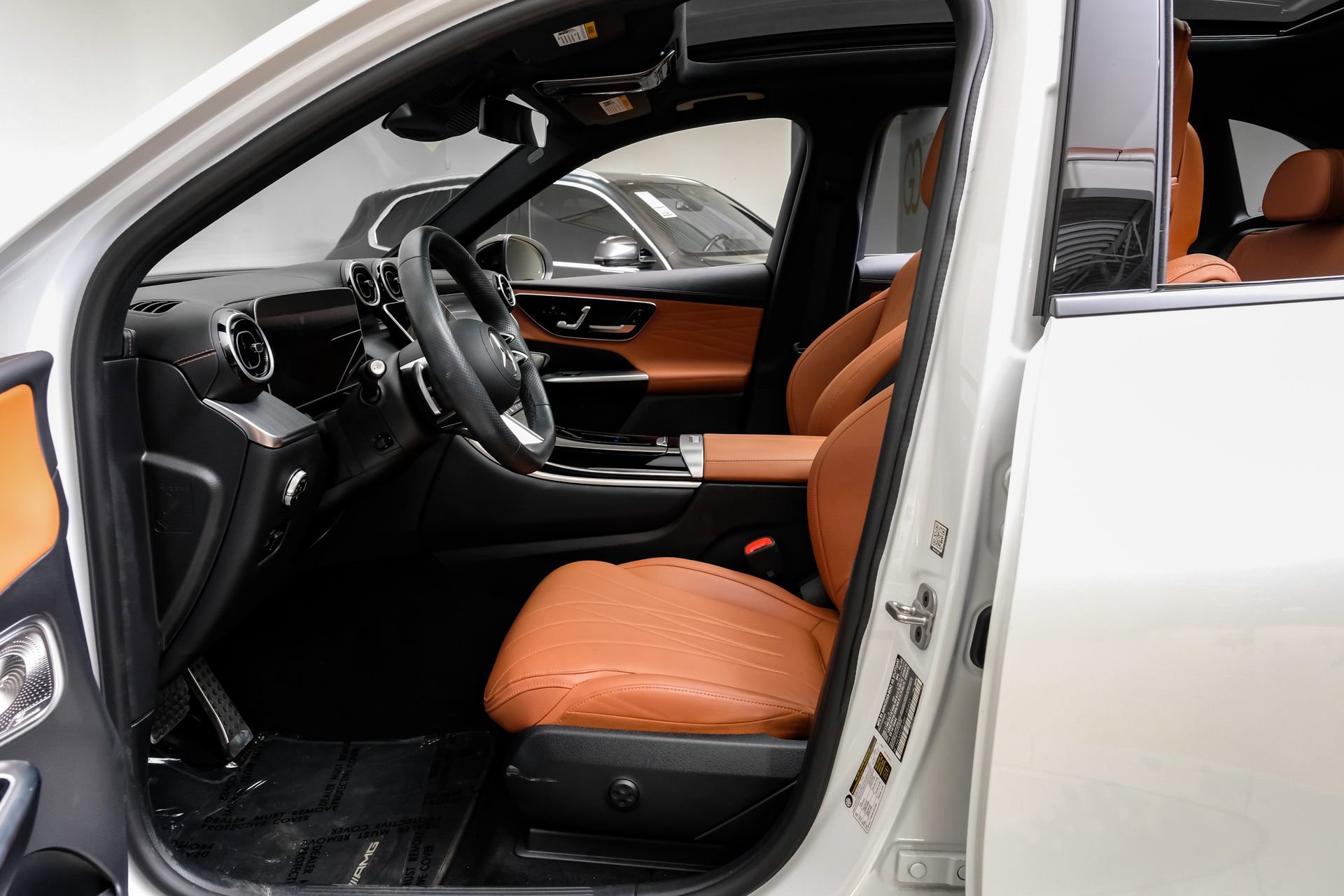 Used 2024 Mercedes-Benz GLC 300 4MATIC image 4