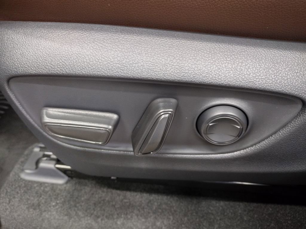 Used 2025 Toyota Land Cruiser image 23