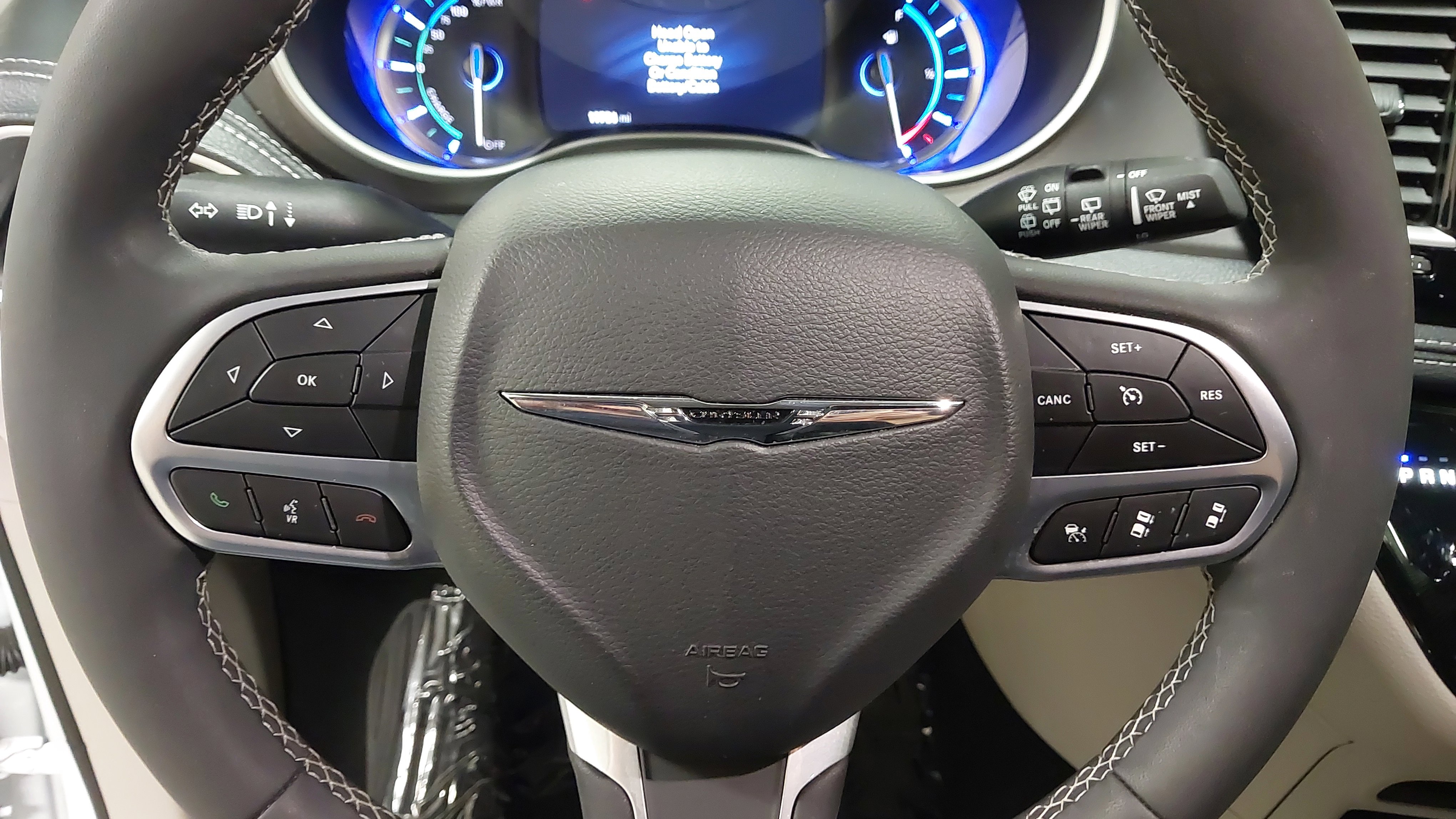 Used 2024 Chrysler Pacifica Select image 35