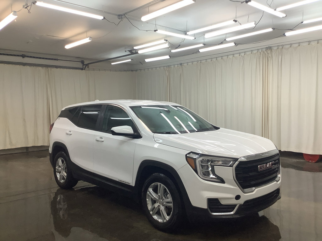 Used 2024 GMC Terrain SLE image 4