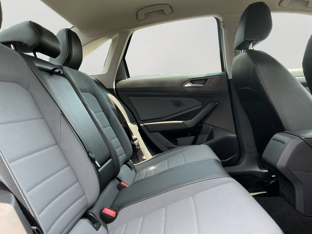 Used 2025 Volkswagen Jetta SE FWD image 13
