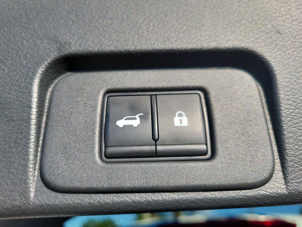 Used 2025 Nissan Rogue SV w/ SV Premium Package FWD image 8