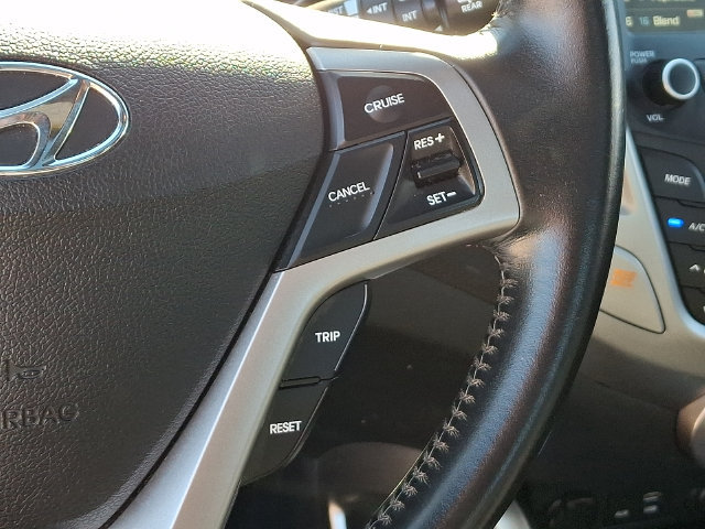 Used 2017 Hyundai Veloster Value Edition FWD image 7