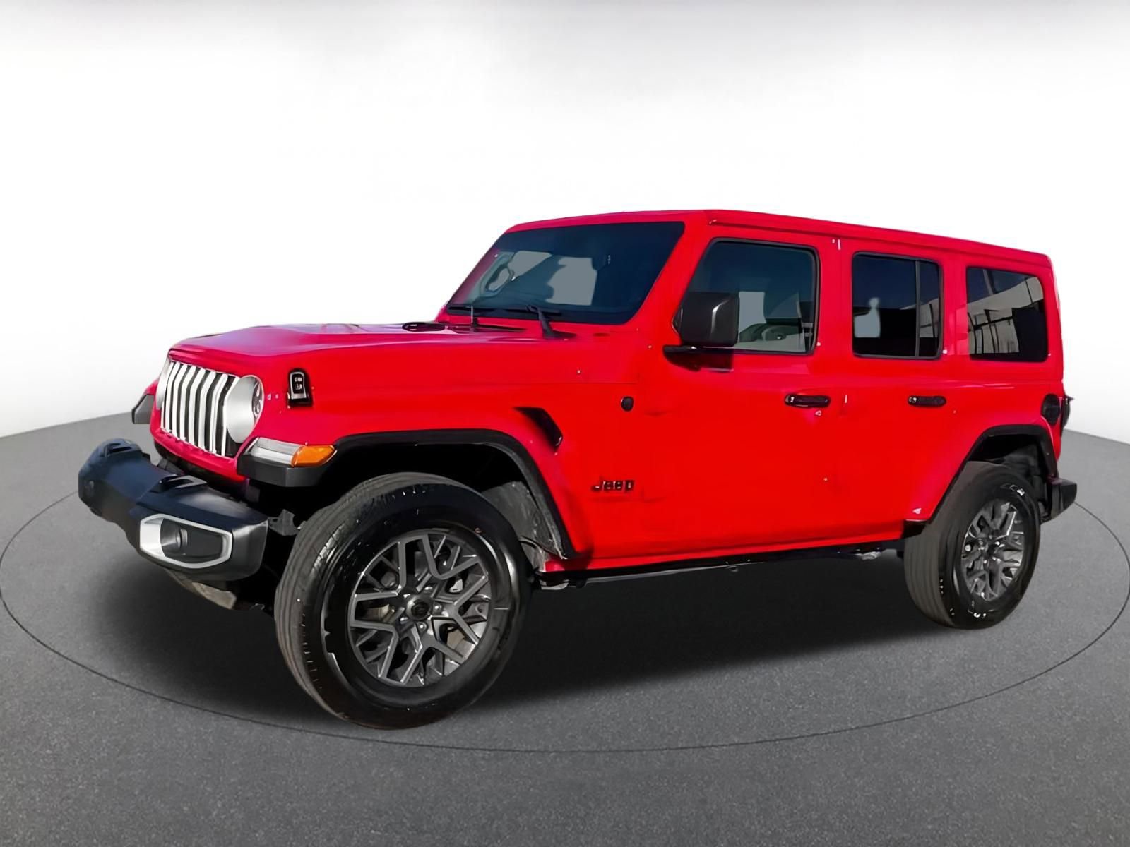 Used 2025 Jeep Wrangler Sahara image 3