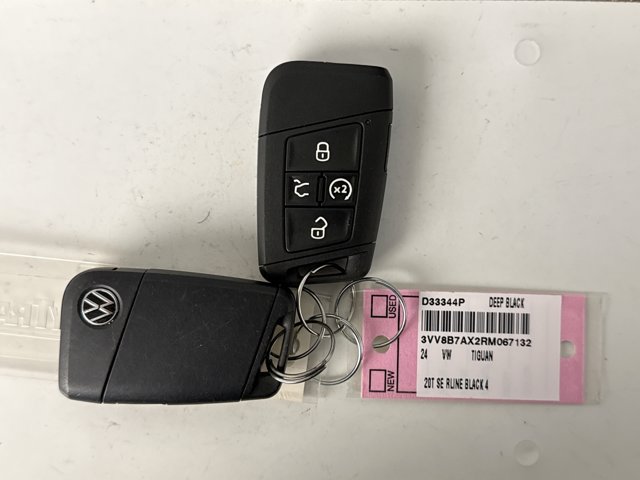 Used 2024 Volkswagen Tiguan SE R-Line AWD/4WD image 21