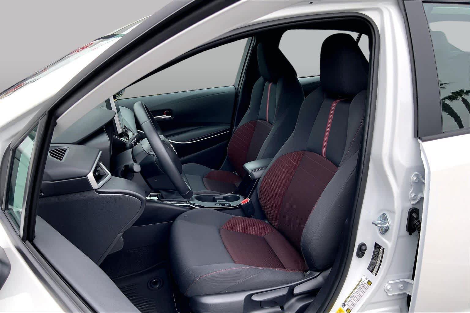 Certified 2025 Toyota Corolla SE w/ SE Premium Package FWD image 7