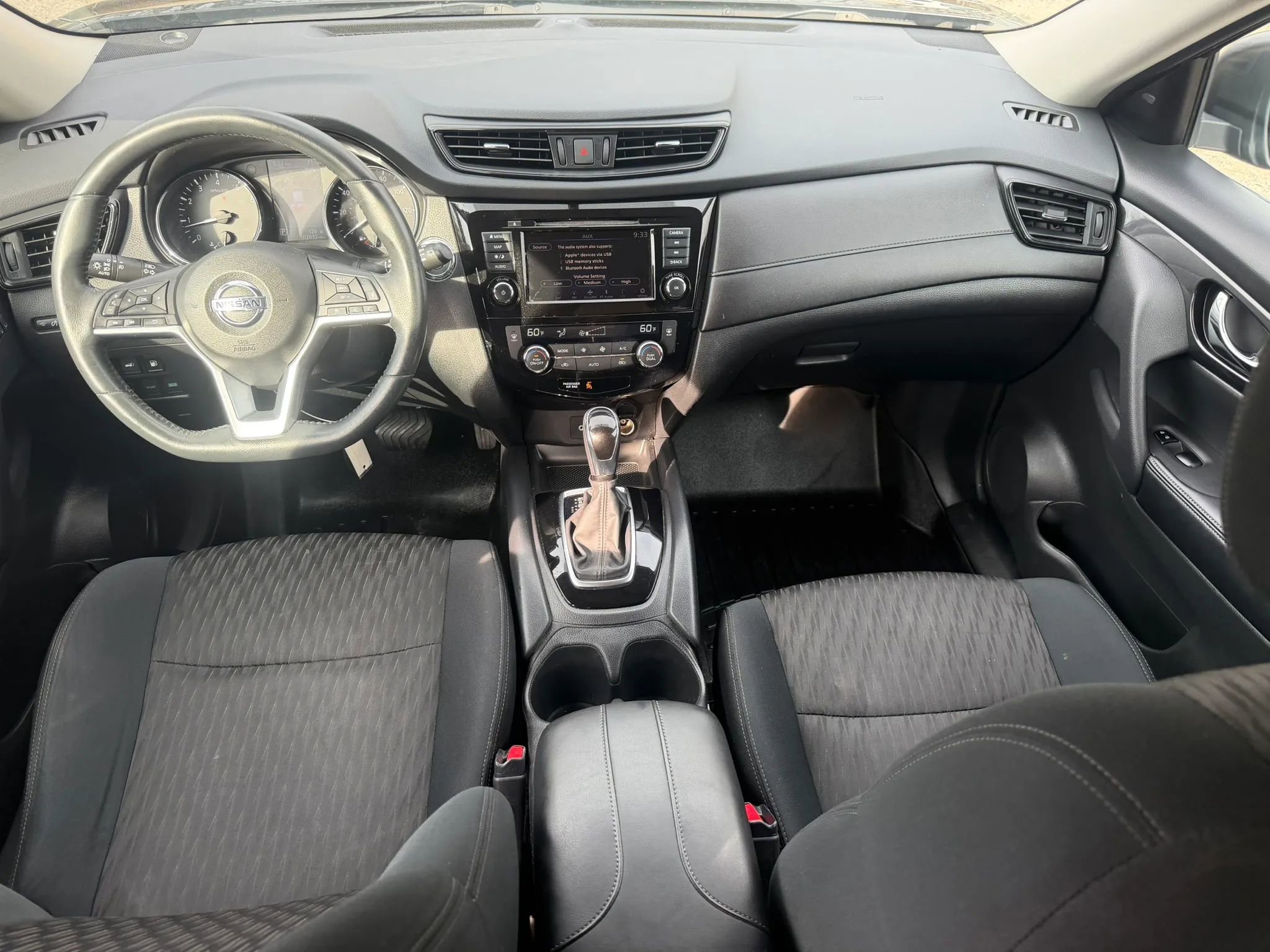 Used 2018 Nissan Rogue SV w/ Premium Package image 31