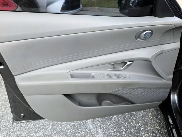Used 2022 Hyundai Elantra SEL FWD image 17