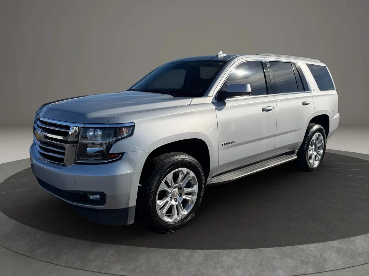 Used 2017 Chevrolet Tahoe LT RWD image 1