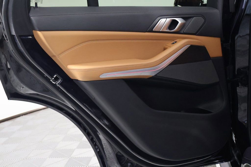 Used 2022 BMW X5 M50i image 13