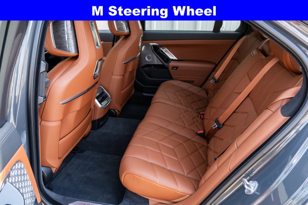 Used 2024 BMW i7 xDrive60 w/ Executive Package AWD/4WD image 28