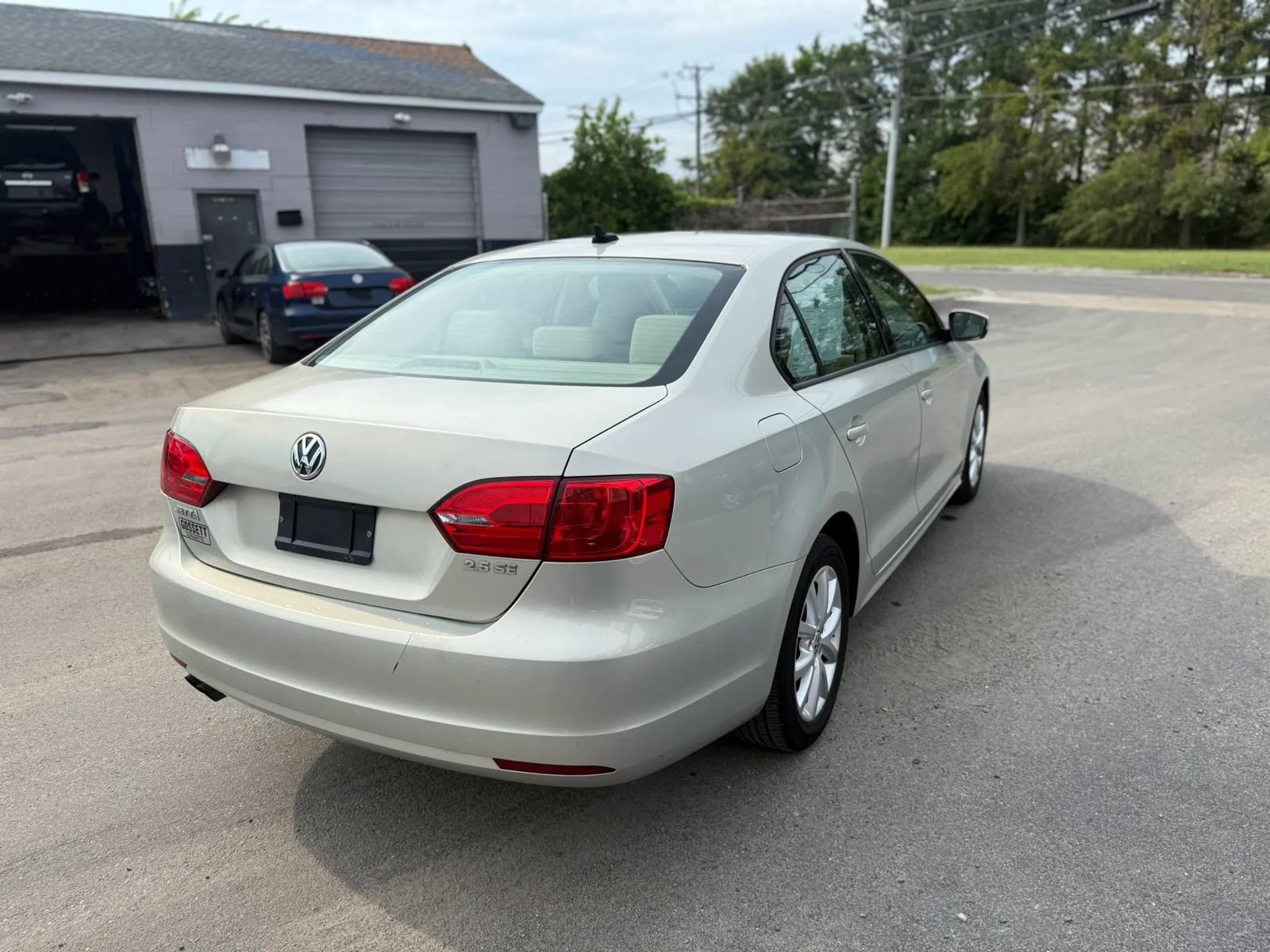 Used 2011 Volkswagen Jetta SE FWD image 5