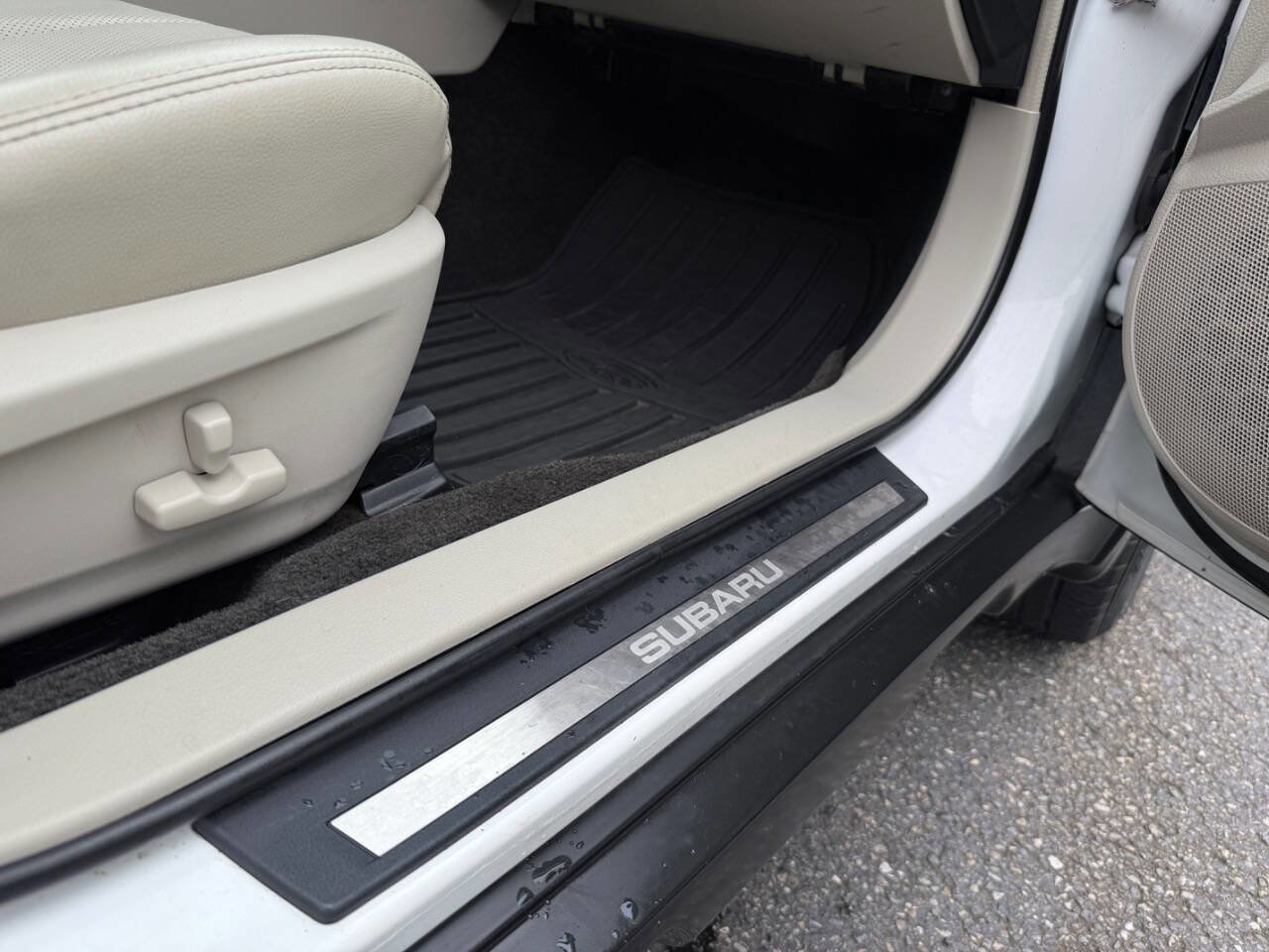 Used 2014 Subaru Outback 3.6R Limited w/ Moonroof Package image 36