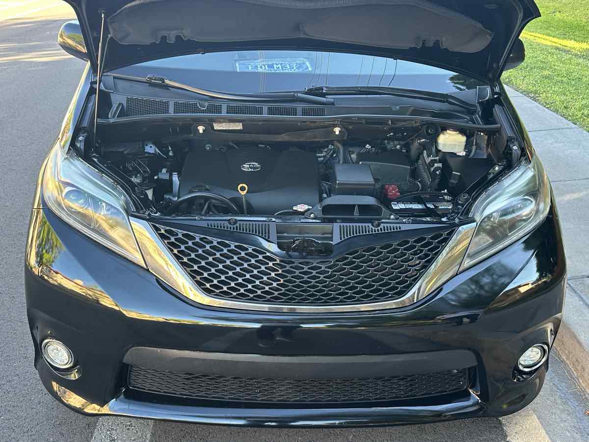 Used 2017 Toyota Sienna SE w/ SE Preferred Package FWD image 58