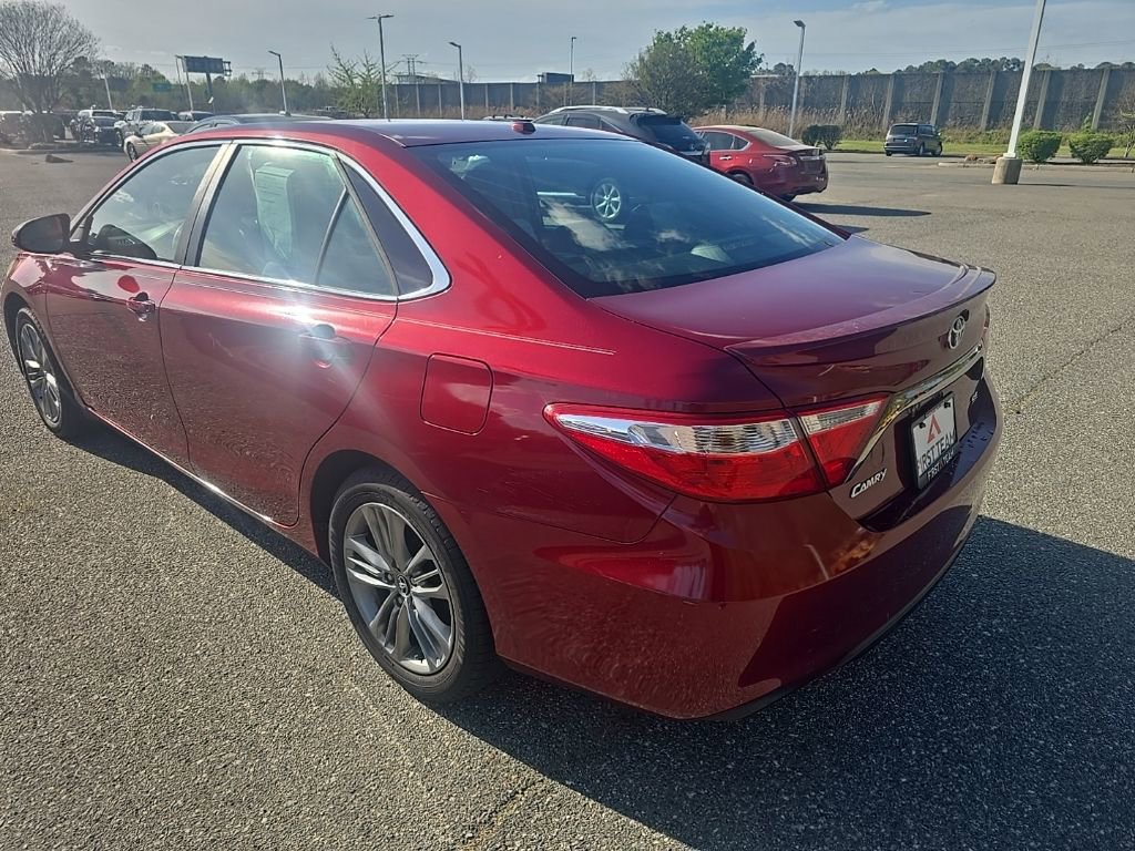 Used 2015 Toyota Camry SE w/ Moonroof Package image 7