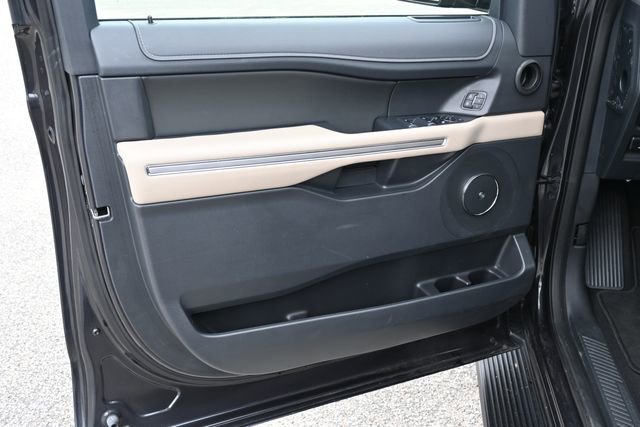 Used 2024 Ford Expedition Limited image 10