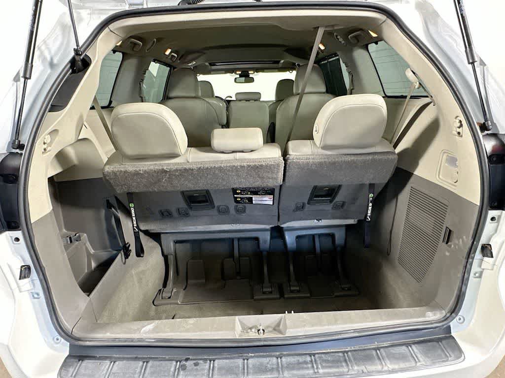 Used 2020 Toyota Sienna XLE w/ XLE Navigation Package FWD image 21