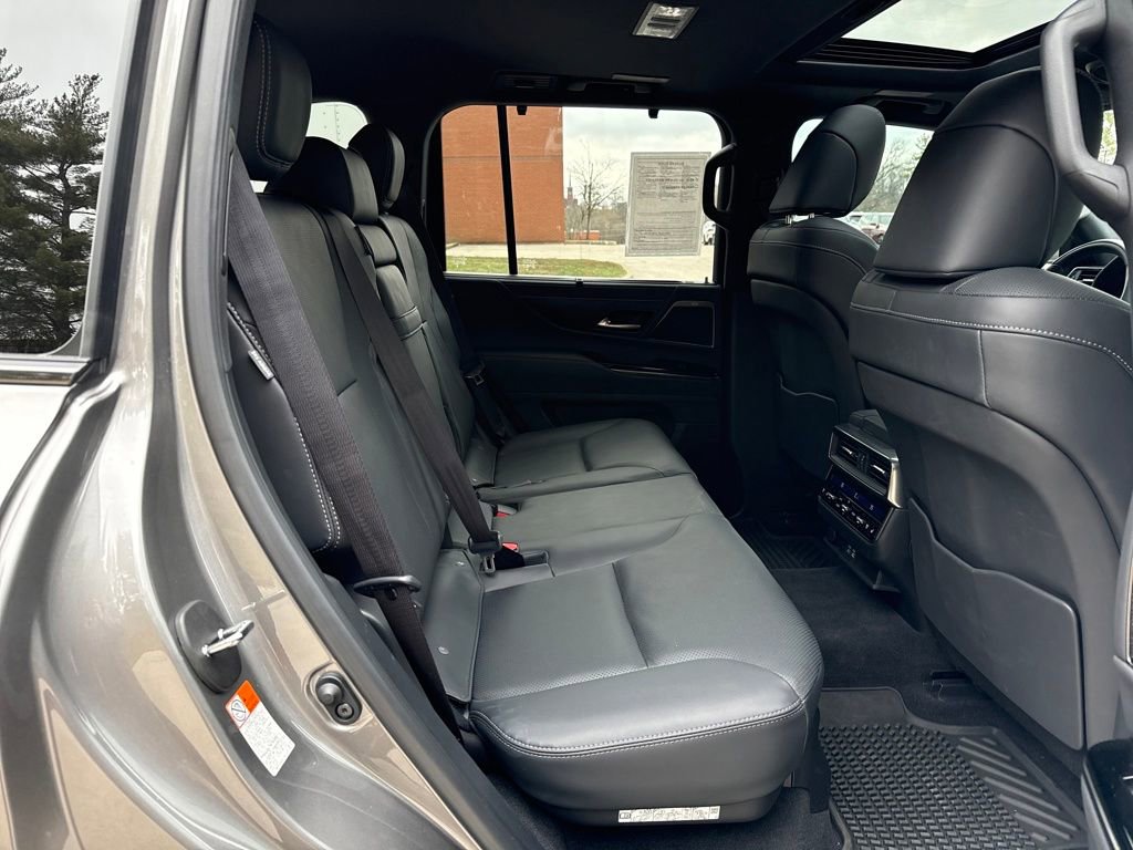 Used 2025 Lexus LX 600 4WD w/ Appearance Package image 31