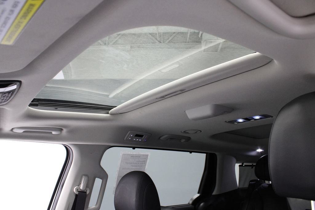 Used 2025 Kia Carnival SX Prestige FWD image 39