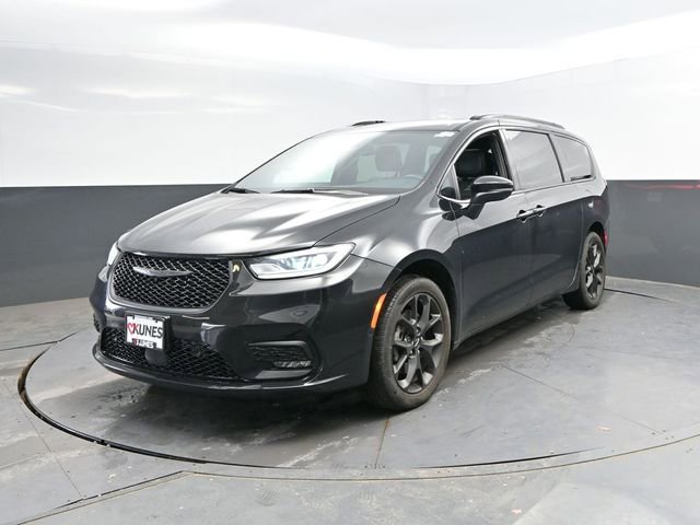 Used 2023 Chrysler Pacifica Touring-L w/ S Appearance Package AWD/4WD image 5