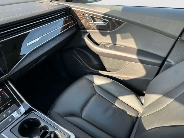 Used 2023 Audi Q8 Premium AWD/4WD image 34