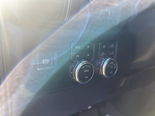 Used 2024 GMC Sierra 2500 AT4 w/ AT4 Preferred Package image 18