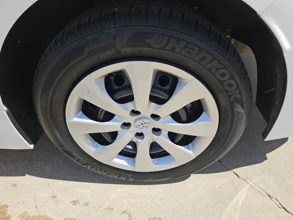 Used 2025 Toyota Corolla LE image 25