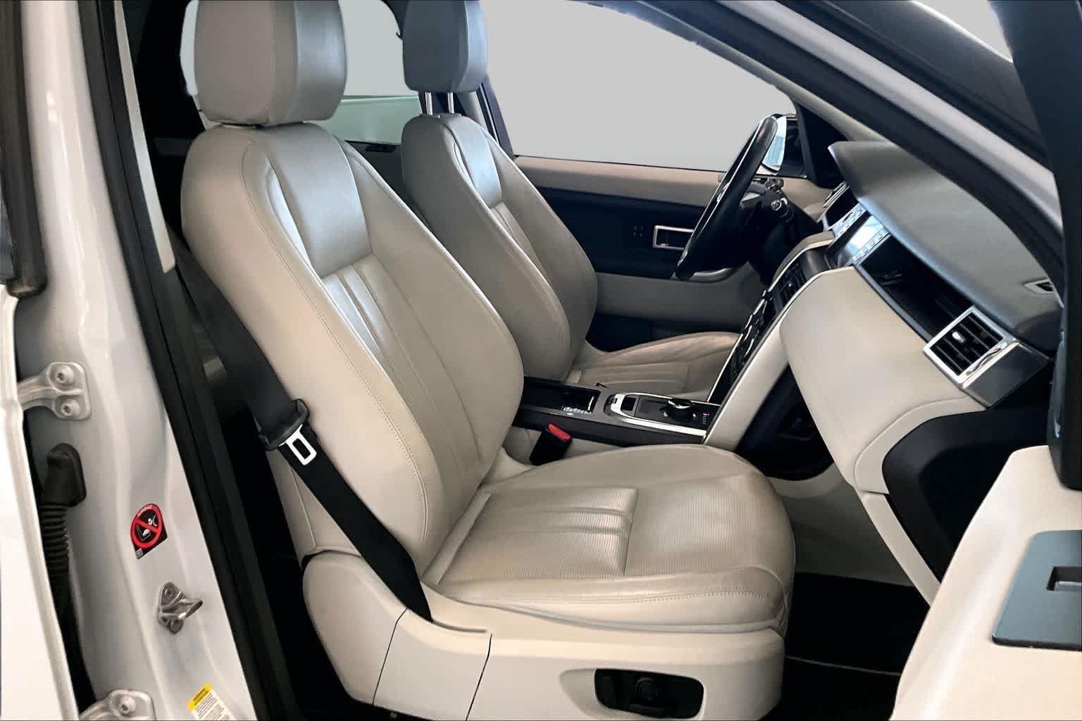 Used 2017 Land Rover Discovery Sport HSE AWD/4WD image 8