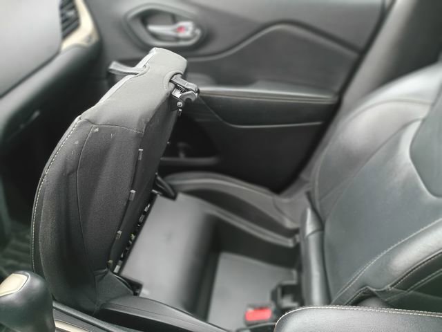 Used 2015 Jeep Cherokee Limited image 12
