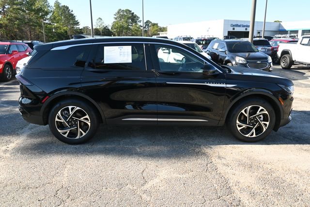 Used 2025 Lincoln Nautilus Premier image 6