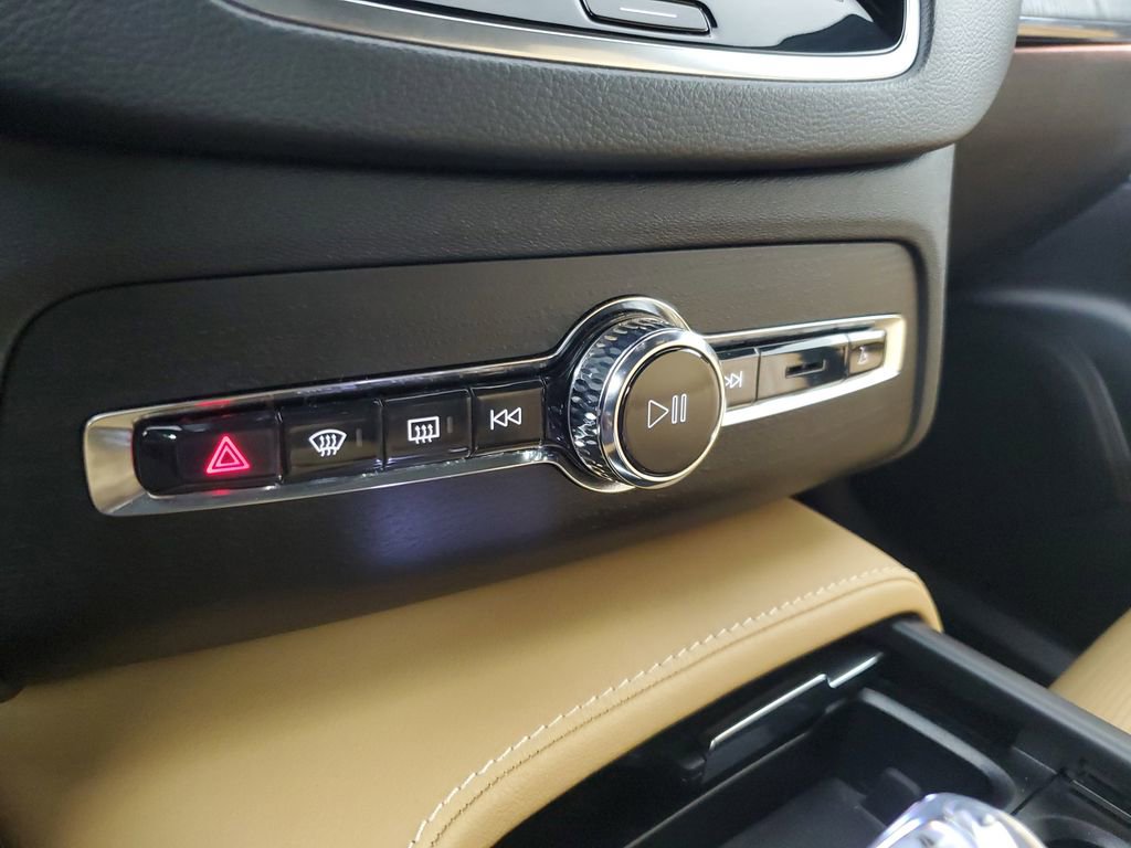 Certified 2023 Volvo XC90 B6 Ultimate w/ Lounge Package AWD/4WD image 31