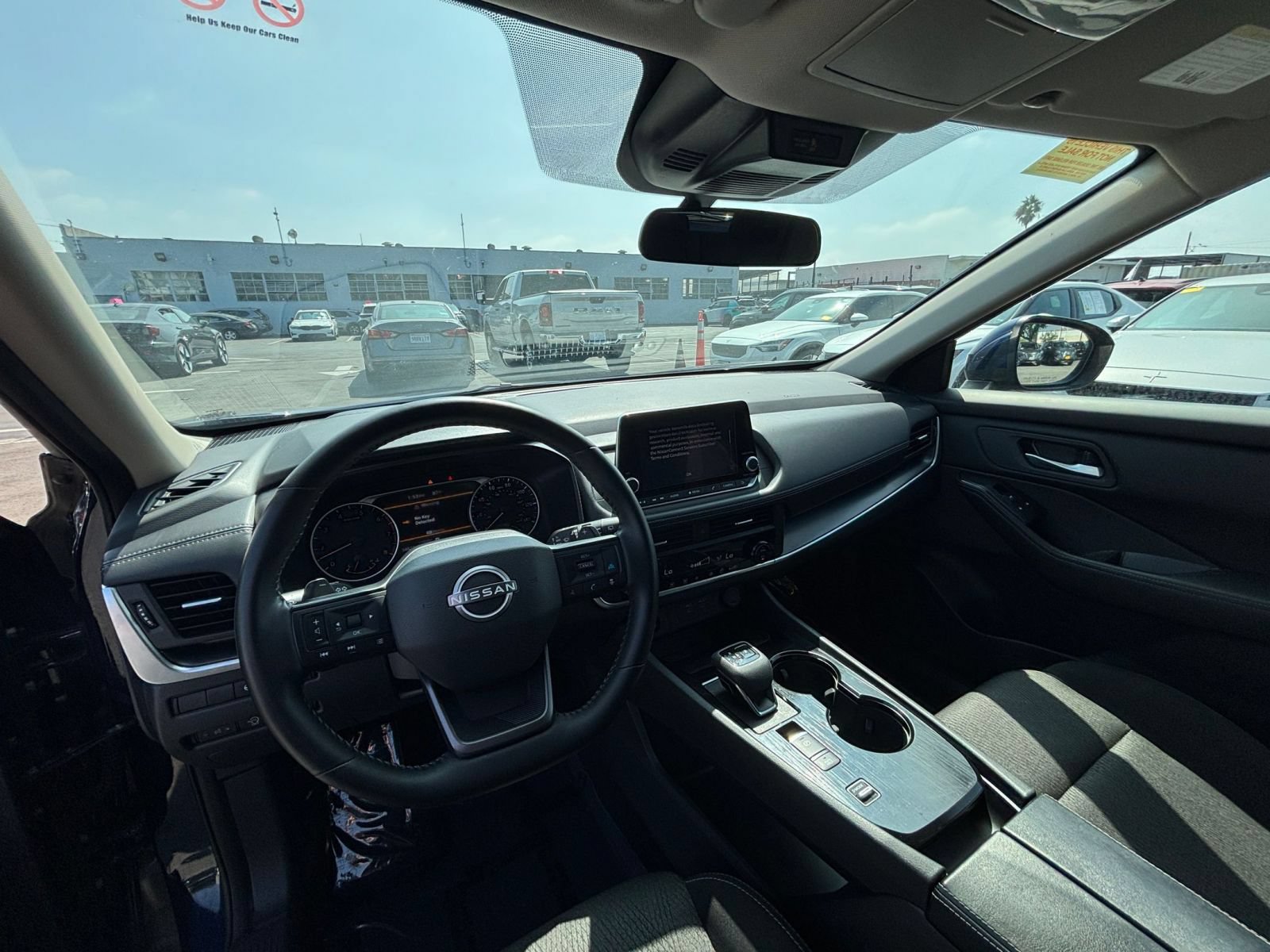 Used 2025 Nissan Rogue SV FWD image 34