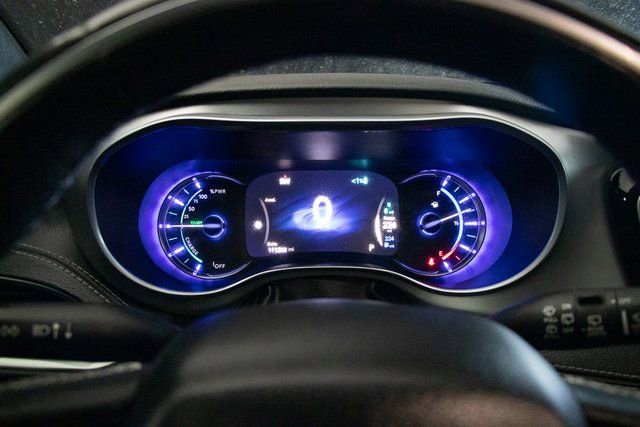 Used 2019 Chrysler Pacifica Limited w/ Advanced Safetytec Group image 29