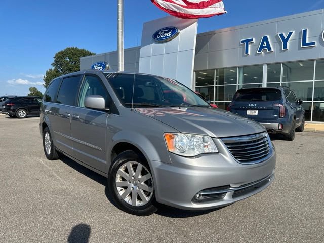 Used 2015 Chrysler Town & Country Touring FWD image 4