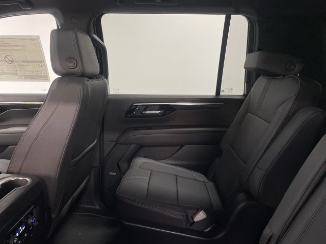 Used 2025 Chevrolet Suburban RST w/ RST Capability Package AWD/4WD image 12