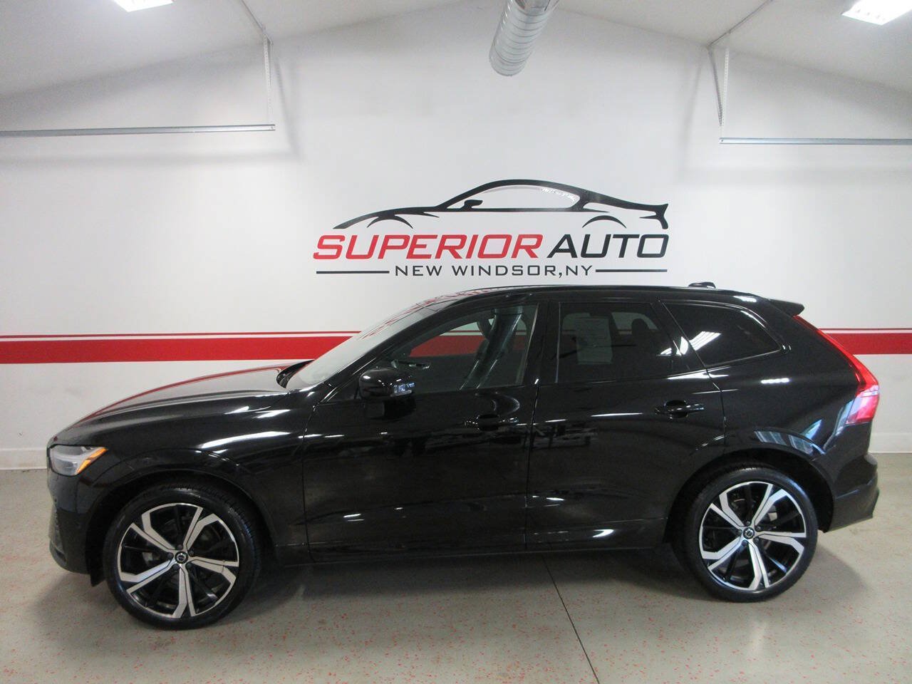 Used 2022 Volvo XC60 B5 R-Design w/ Advanced Package AWD/4WD image 3