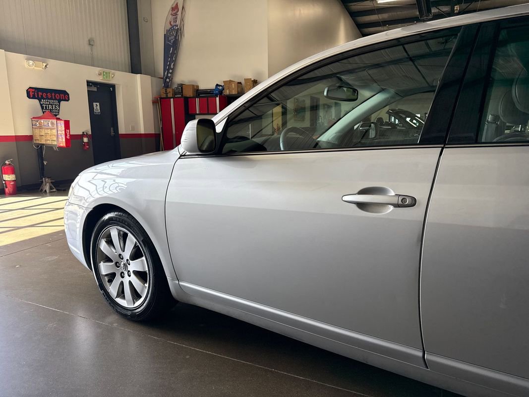 Used 2006 Toyota Avalon XLS image 38