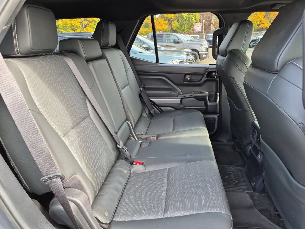 Used 2025 Toyota 4Runner TRD Off-Road Premium AWD/4WD image 15