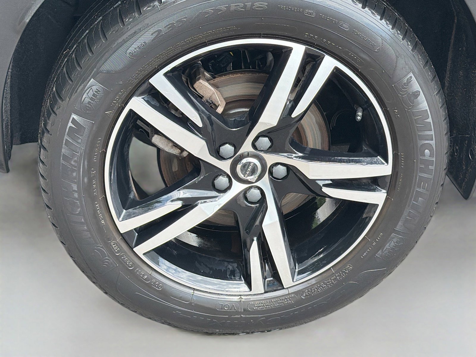 Used 2023 Volvo XC40 B5 Plus AWD/4WD image 9
