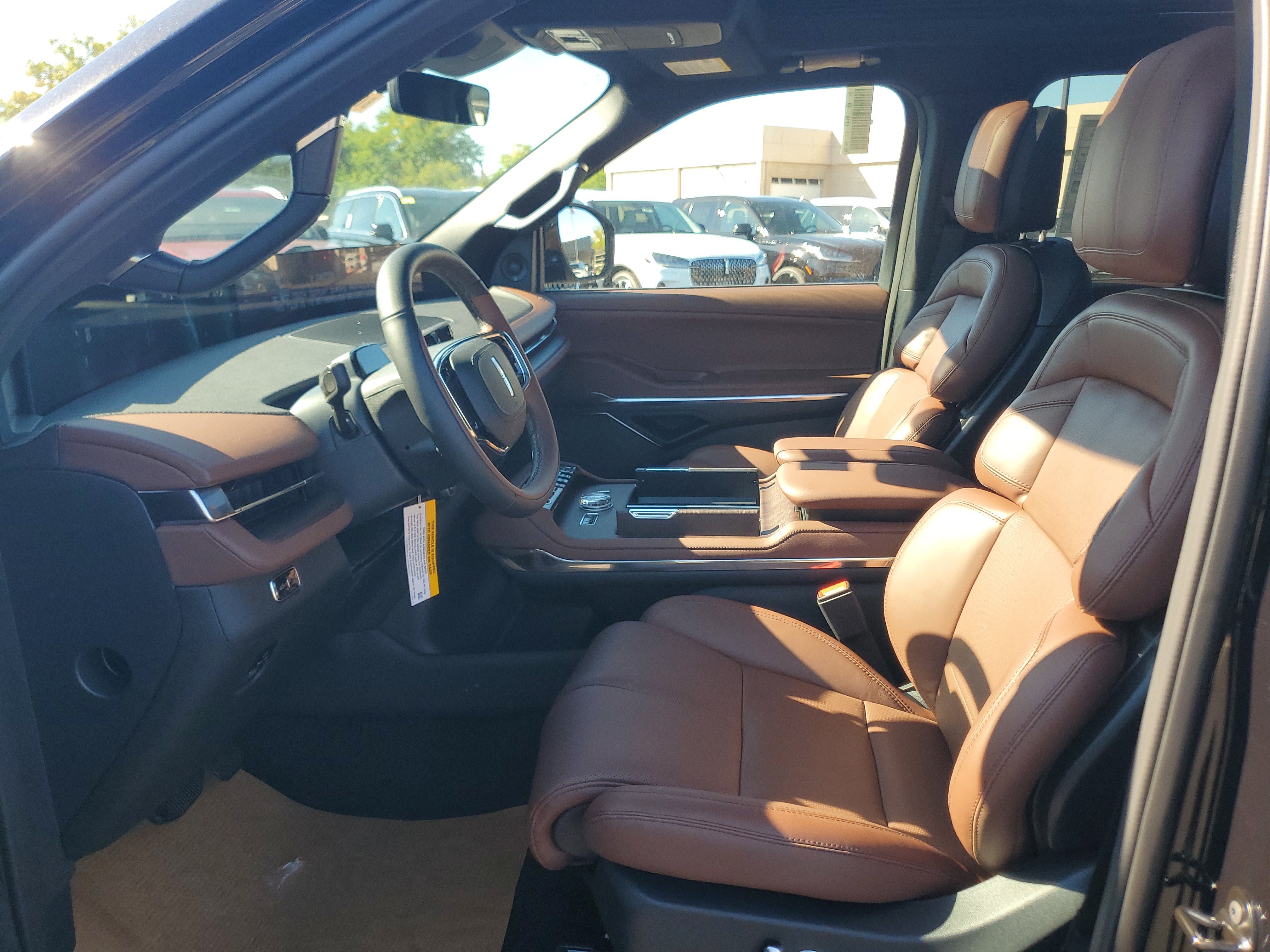 New 2027 Lincoln Navigator Reserve AWD/4WD image 12
