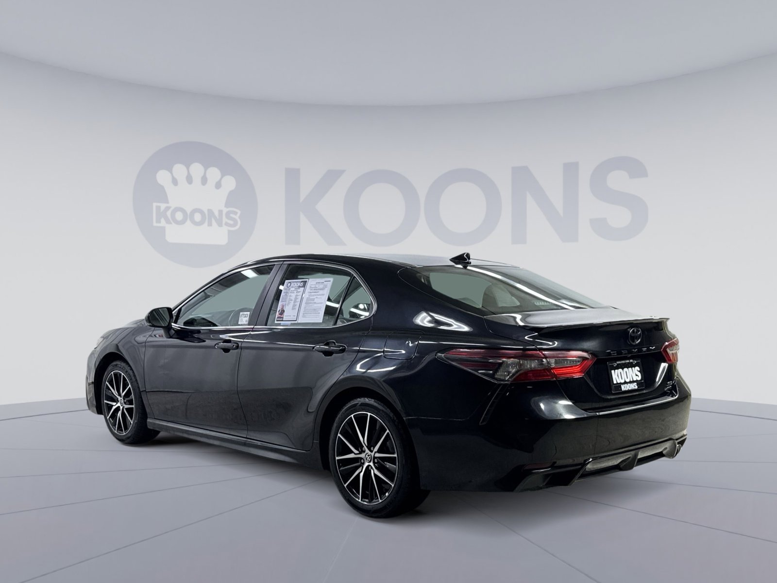 Used 2023 Toyota Camry SE image 10