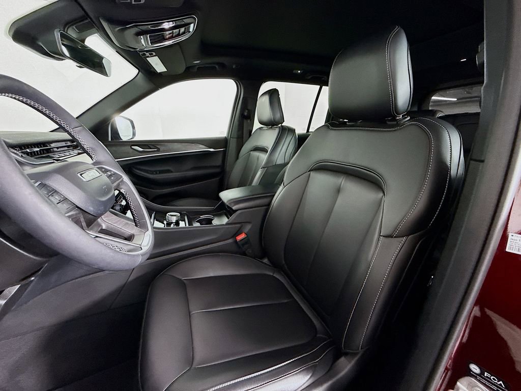 Used 2025 Jeep Grand Cherokee Limited w/ Trailer Tow Package AWD/4WD image 5