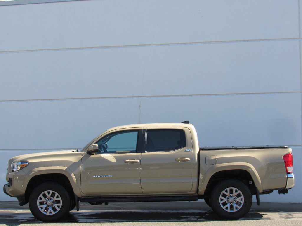 Used 2017 Toyota Tacoma SR5 AWD/4WD image 4