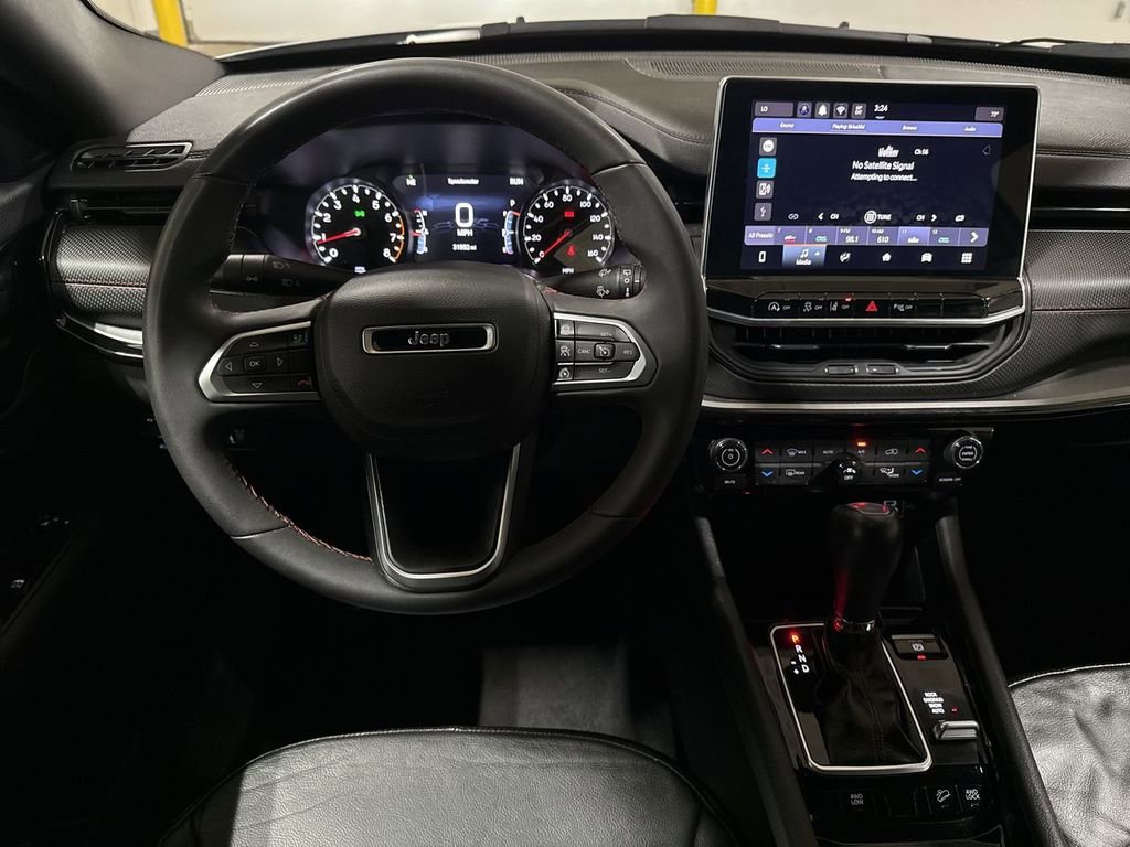 Used 2025 Jeep Compass Trailhawk AWD/4WD image 11