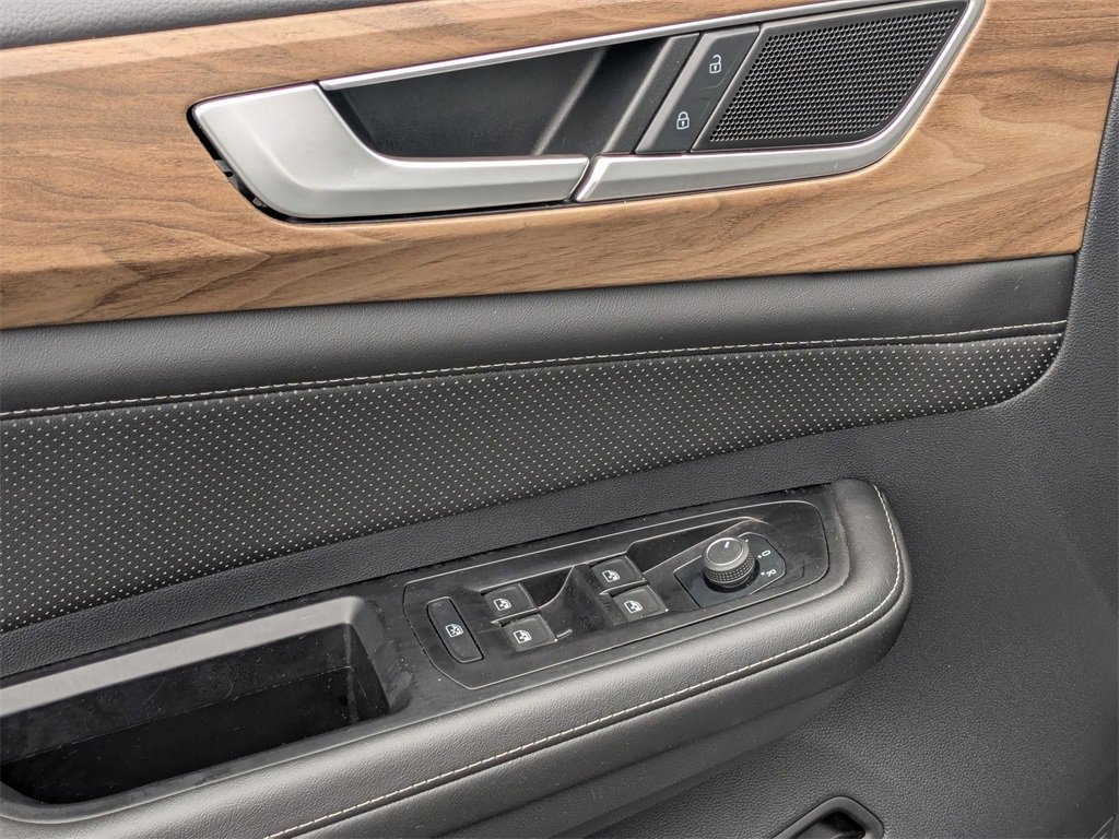 Used 2025 Volkswagen Atlas SE image 14