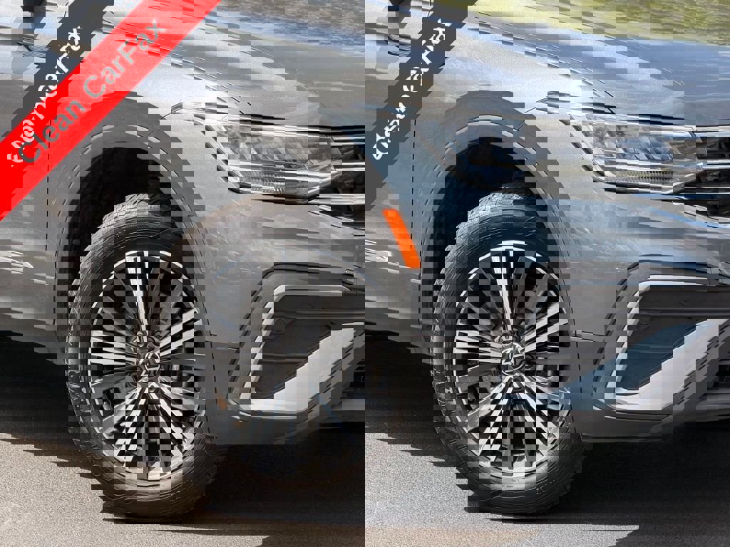 Used 2024 Volkswagen Tiguan Wolfsburg Edition image 5